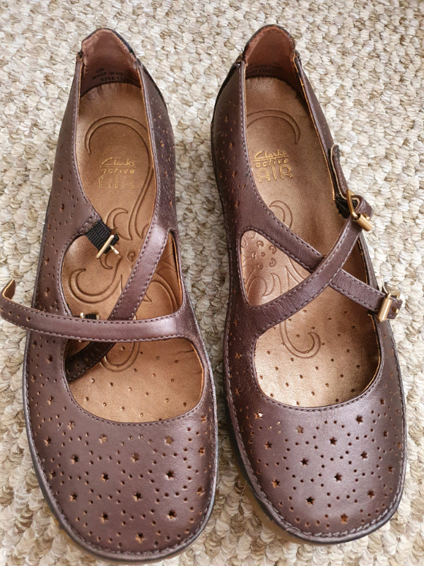 clarks active air trainers